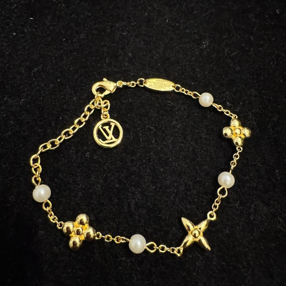 Louis Vuitton Gold and White LV Monogram Charm Bracelet M6 1084 LE1124